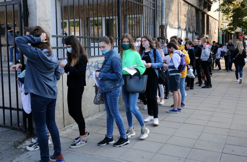 Преразказът за 7 клас: "Задача с много неизвестни" на братя Мормареви