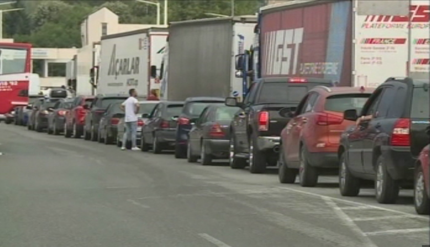 Българите вече преминават през "Кулата" само с лична карта