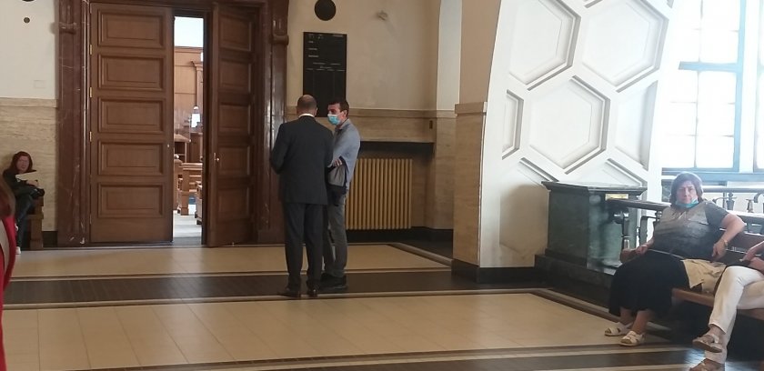 Оставиха за постоянно в ареста шофьора, блъснал жена в Самоков