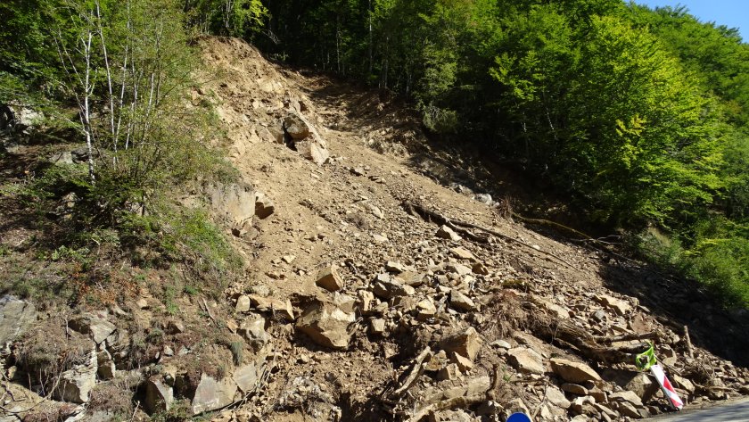 Три свлачища могат да блокират русенското село Табачка