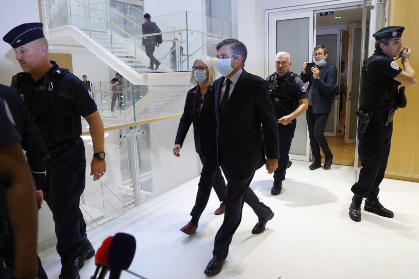 осъдиха бившия френски премиер франсоа фийон скандала пенелопигейт