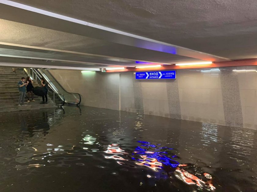 сигнала проливния дъжд софия метростанции наводнени