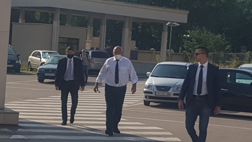 премиерът борисов пристигна разпит спецпрокуратурата снимки