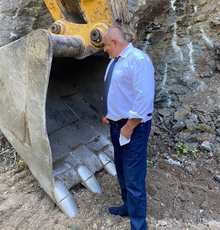 Борисов: Пътят Велинград - Сърница е почти готов