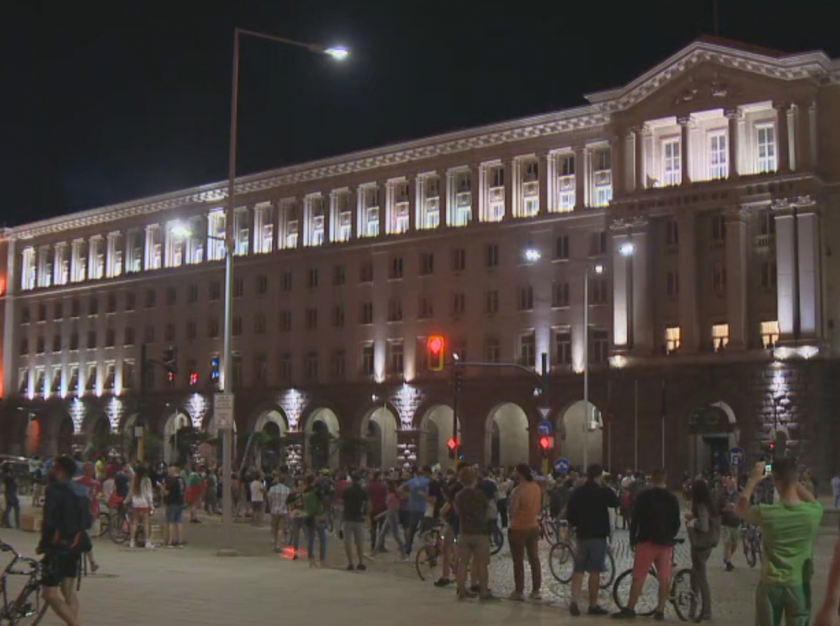 Приключи протестът в защита на президентската институция и правовия ред