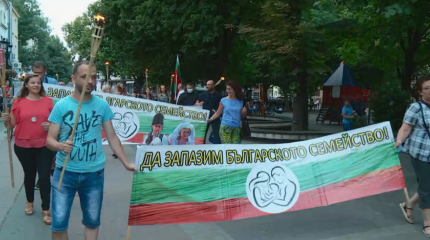 Факелни шествия с искане за промени в Закона за социалните услуги