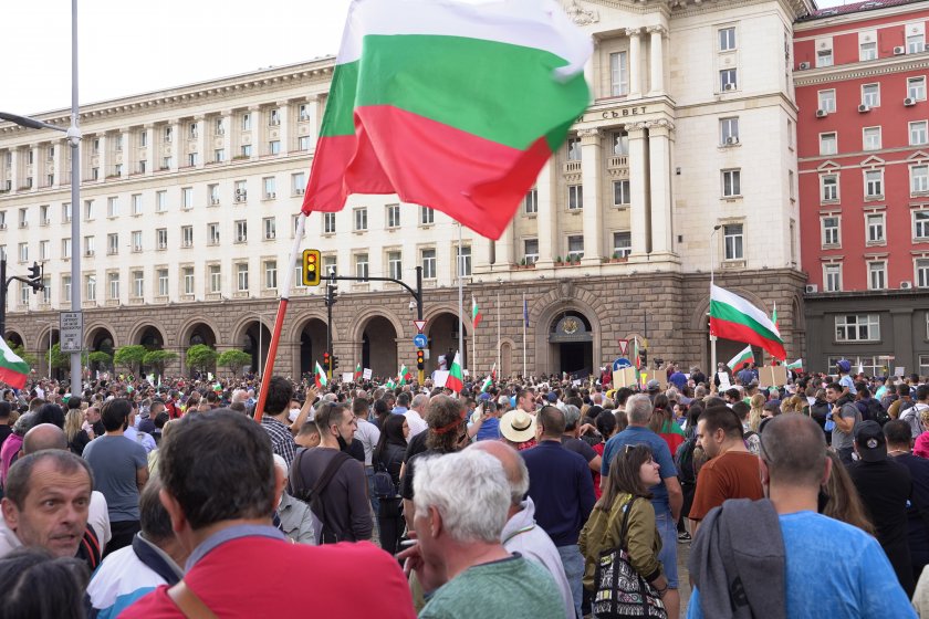 протестиращите президентството преместиха сградата министерския съвет