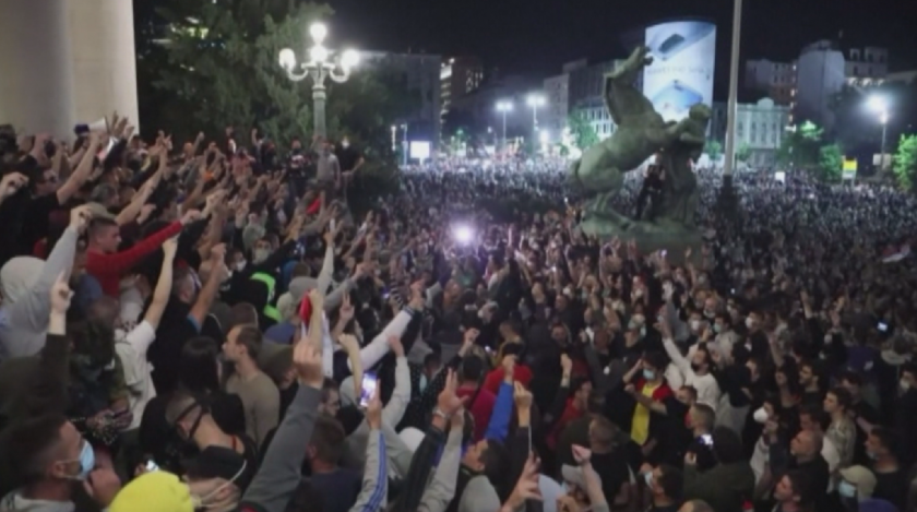 Протест срещу въвеждането на полицейски час в Белград