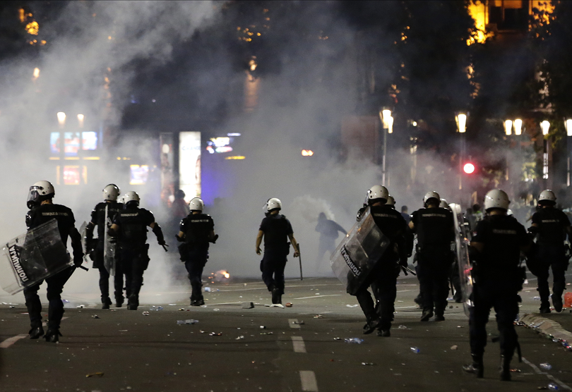 поредна нощ безредици протестите сърбия