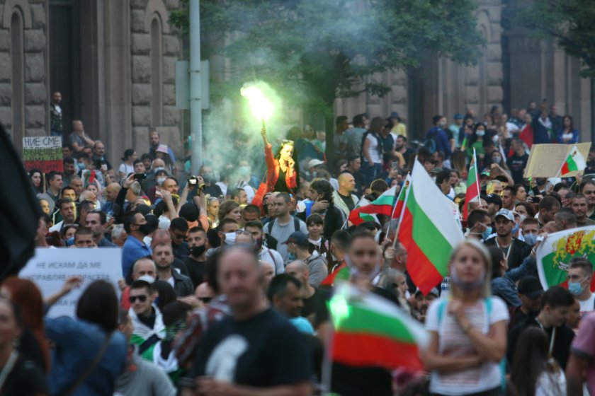 Провокатори на протестите - зрителски видеа, изпратени до БНТ (ВИДЕО)