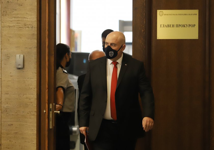 Гешев: Не смятам, че трябва да си подавам оставката (ОБОБЩЕНИЕ)