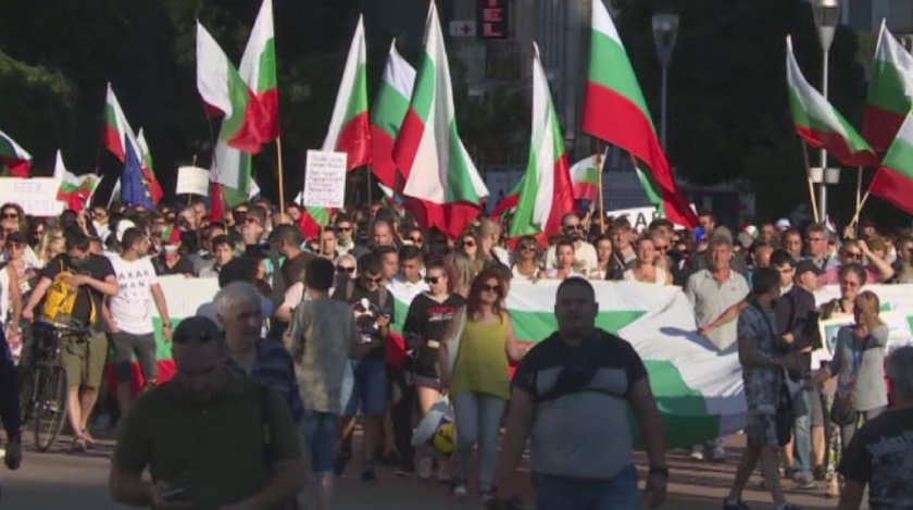 Поредна вечер на протести и във Варна, Русе и Бургас