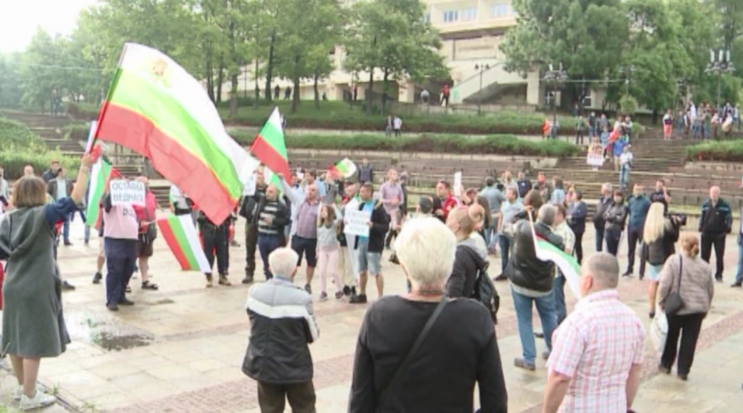 Протести в цялата страна за осми пореден ден