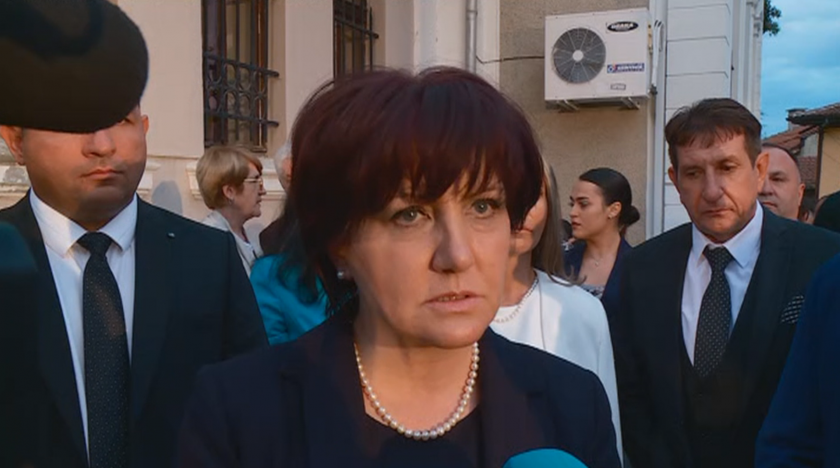 Цвета Караянчева: Ние сме готови да разговаряме с протестиращите