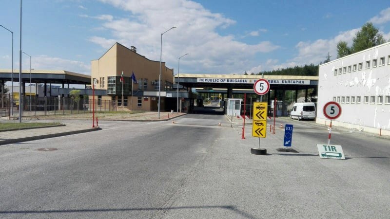 гърция затваря граничния пункт ексохи илинден хора автомобили август