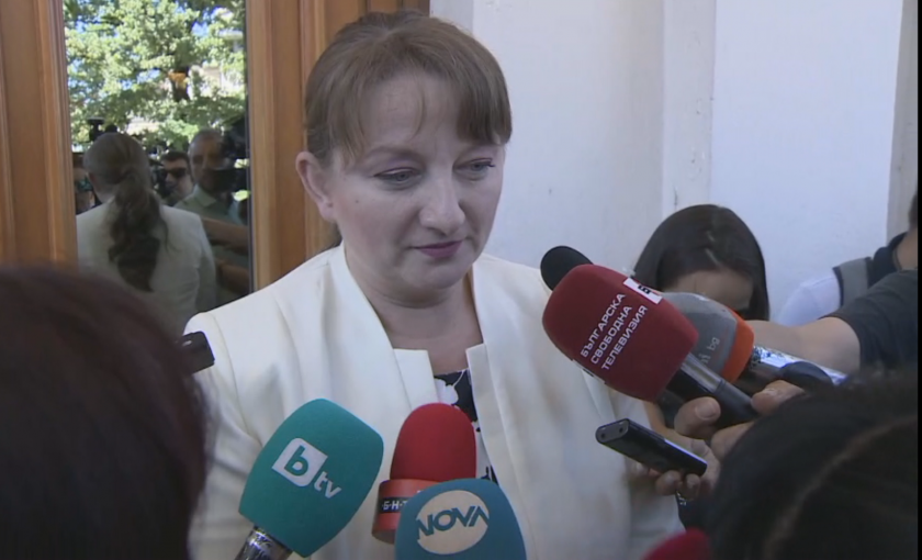 Сачева: Конфликти между президентството и прокуратурата рефлектират върху това да се иска оставка на правителството