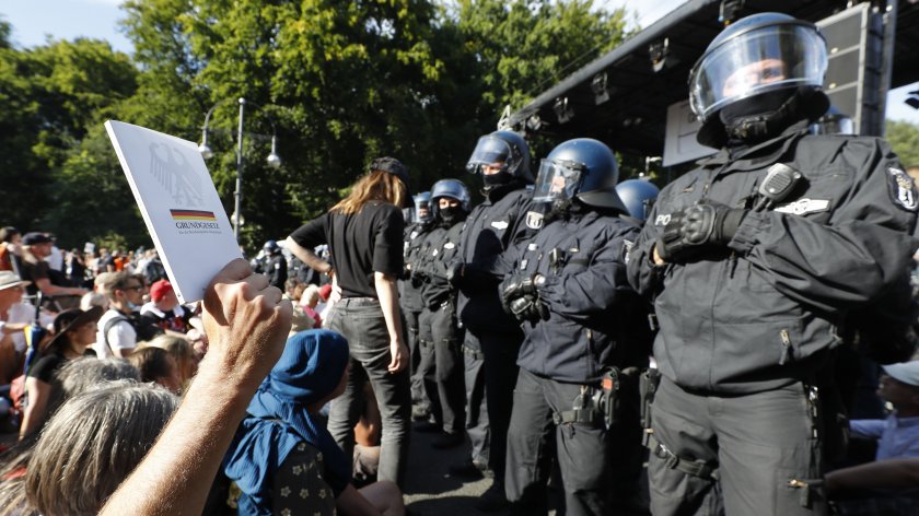 полицаи пострадаха берлин време протестите covid ограниченията