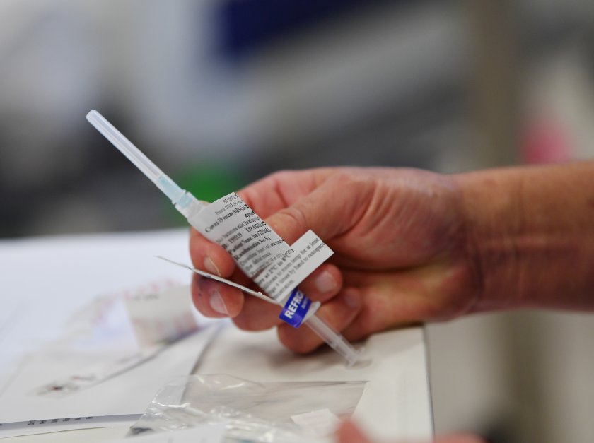 евросъюзът резервира 300 млн дози ваксина covid