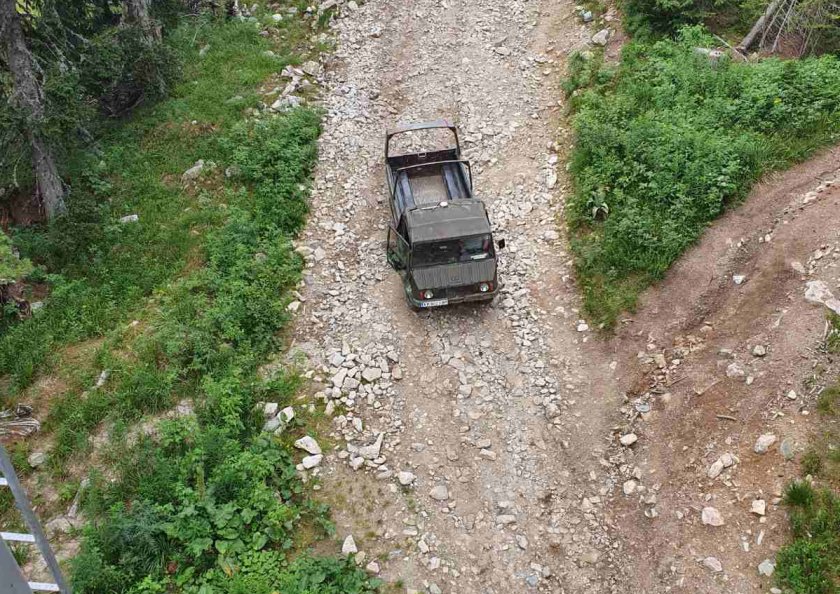 Екоминистерството спира джиповете до Седемте рилски езера?