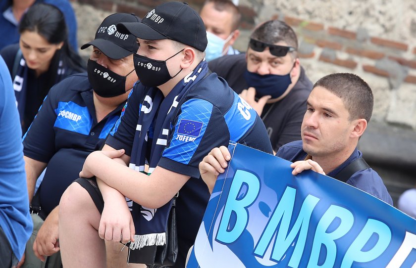 полицаи протестите софия заради случаи заразени коронавирус