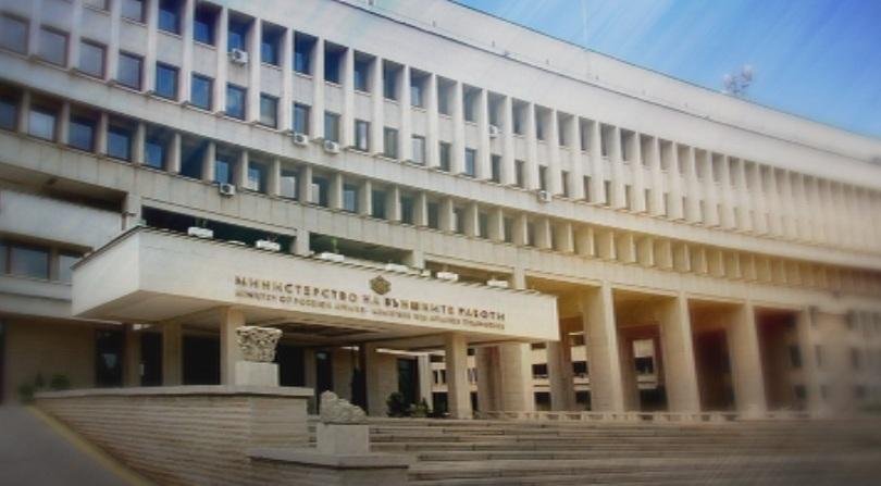 МВнР: Българското посолство в Бейрут е със счупени прозорци след силния взрив, няма пострадали служители