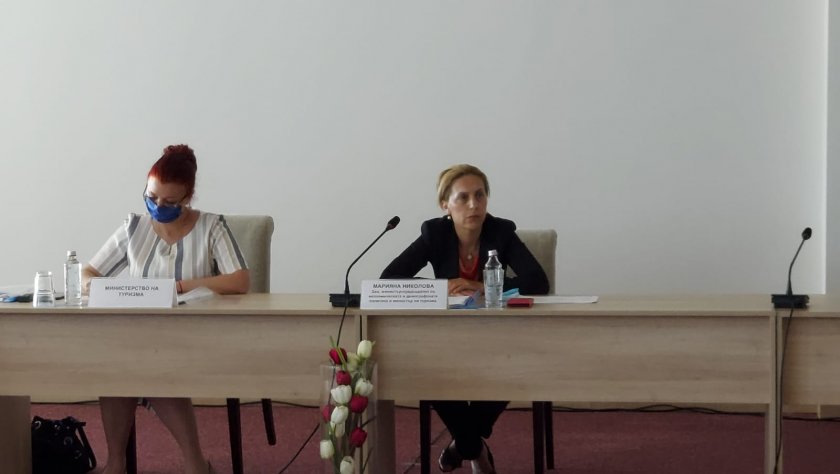 мерките българи германия министър николова спешна среща туроператори