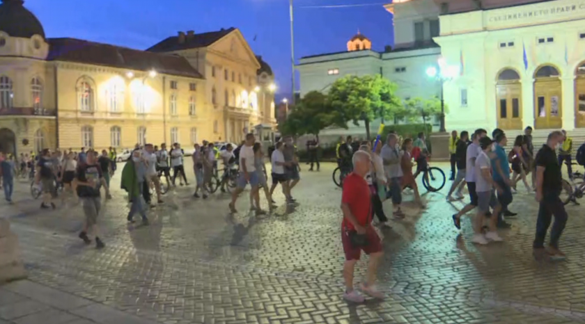 27-и ден на антиправителствени протести: Палатковите лагери в София остават (ОБЗОР)