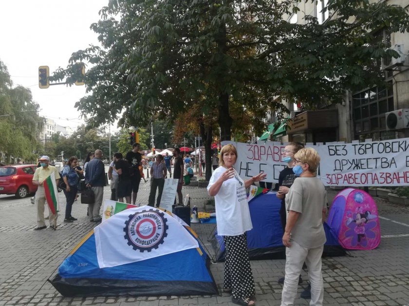 медицински сестри протестират здравното министерство