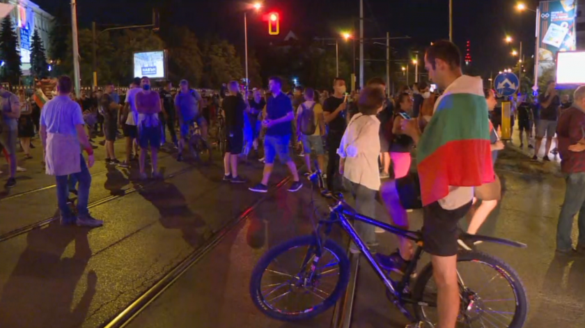 36-и ден на протест в столицата: Блокираха движението и при Румънското посолство