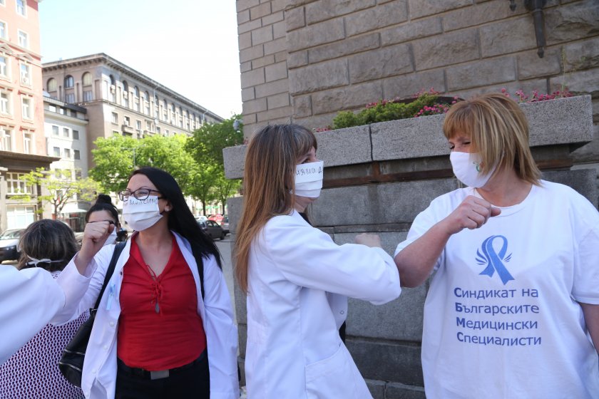 медицински сестри страната излизат безсрочен протест