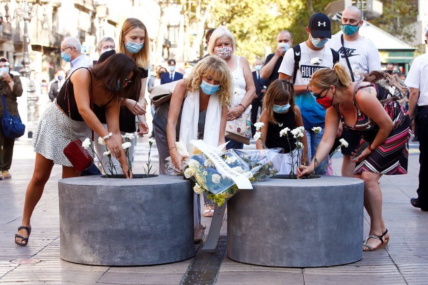 Почетоха паметта на жертвите от атентата в Барселона преди три години