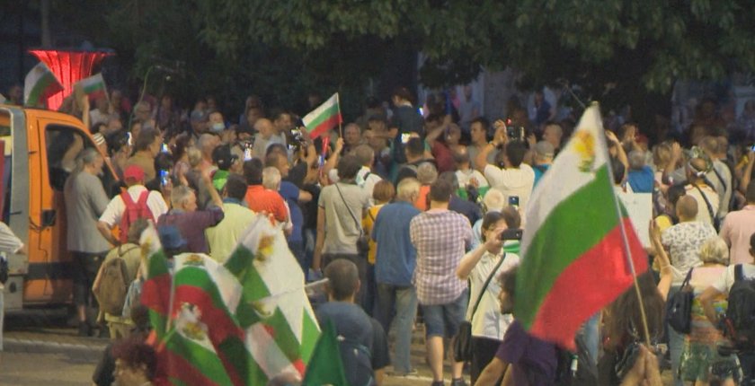 35-и ден на протести: Три столични кръстовища остават блокирани