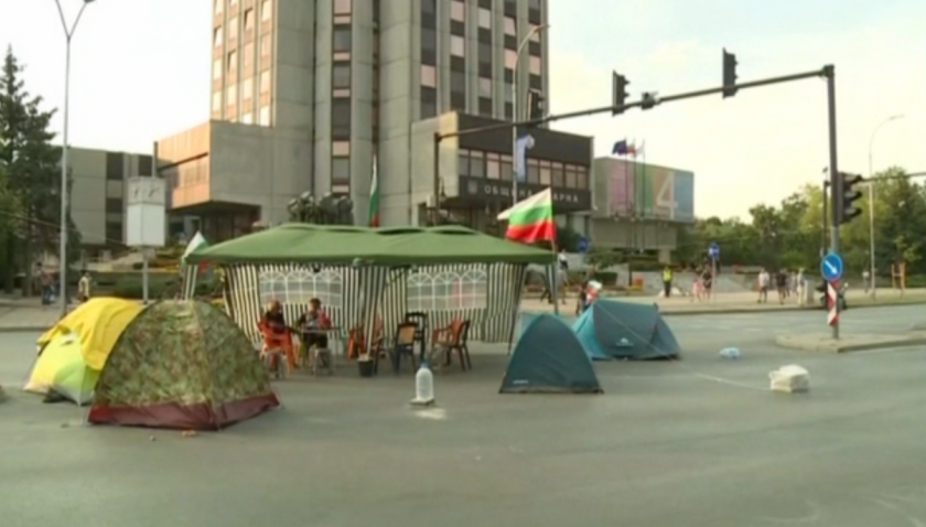 Протестиращи блокираха второ кръстовище във Варна