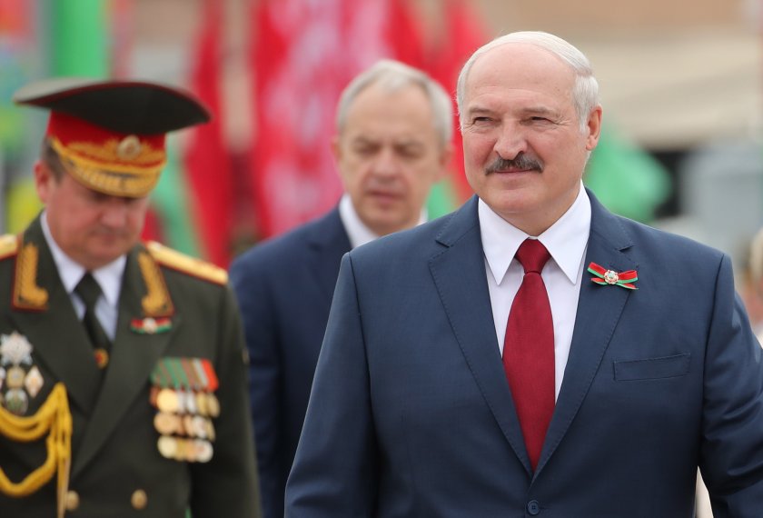 Лукашенко прехвърля десантчици по границата с Полша