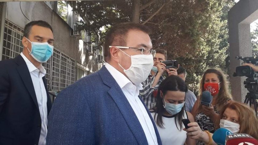 Здравният министър: Намалява заболеваемостта от COVID-19 в страната