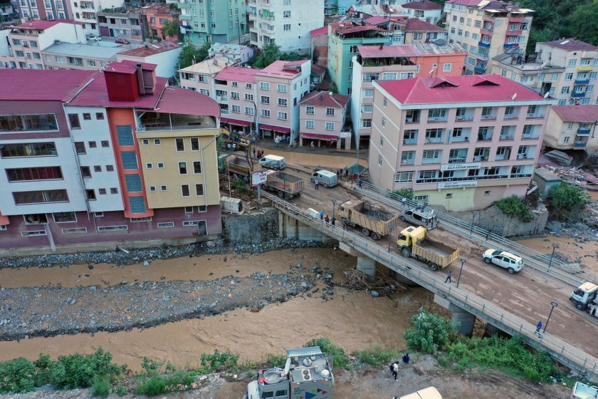 седем души загинали наводненията черноморския район турция
