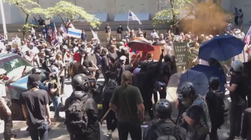 Сблъсъци при протестите в Портланд