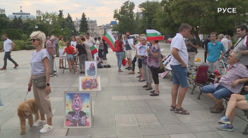 Продължават и протестите в страната