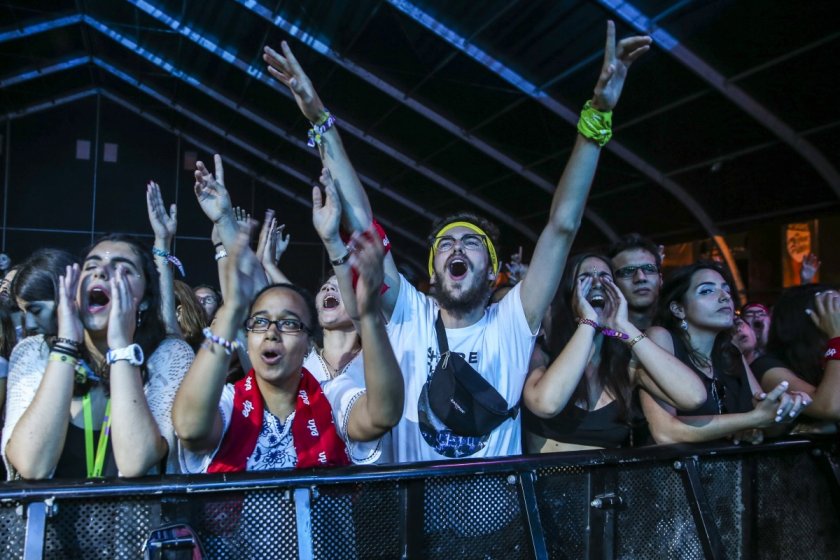 Изследват риска от заразяване с COVID-19 по време на концерт