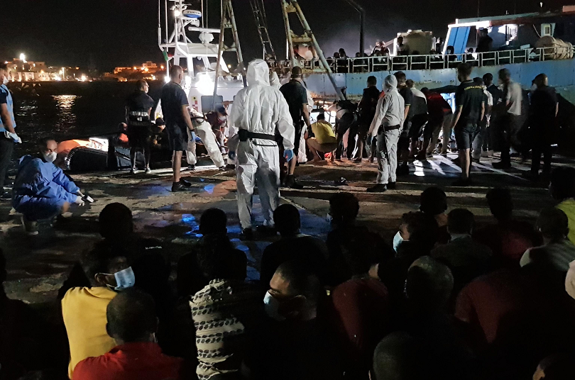 лампедуза протест бежанците африка