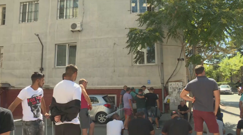 Шофьори на протест пред полицията в Дупница