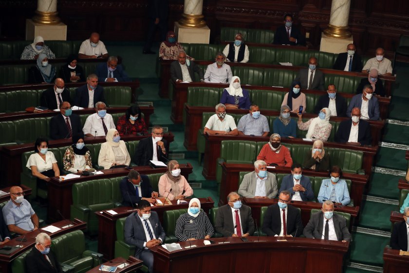 парламентът тунис одобри новото правителство