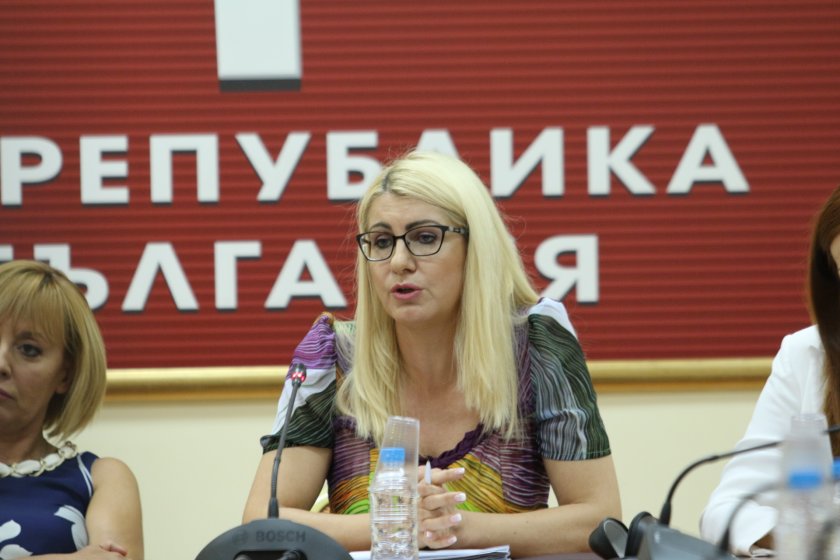десислава ахладова предложена правосъден министър