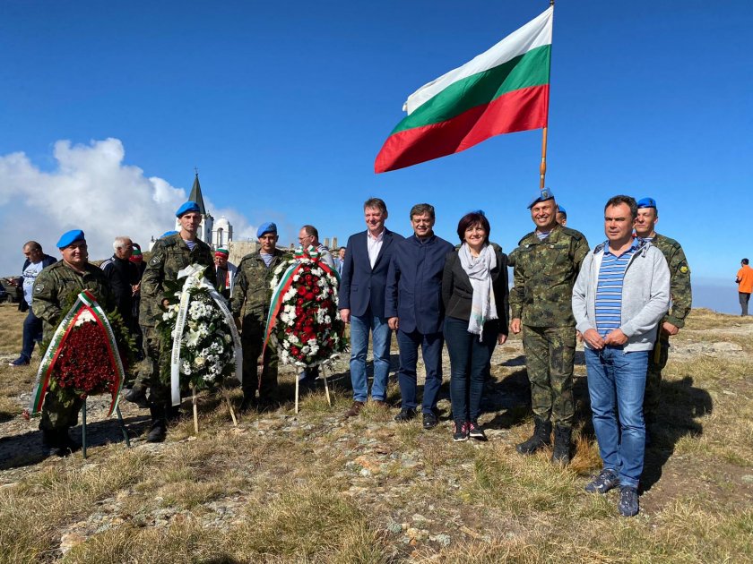 Цвета Караянчева почете на връх Каймакчалан паметта на загиналите български воини