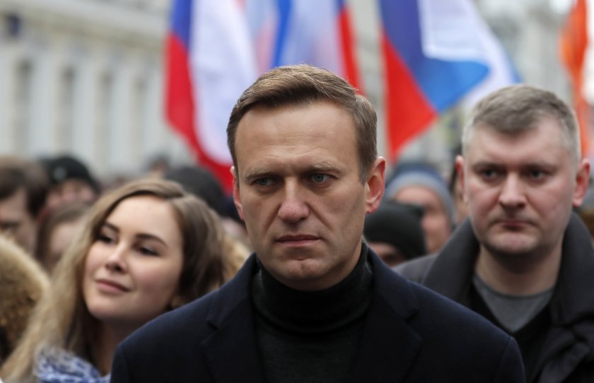 Алексей Навални се подобрява, вече може да става от леглото