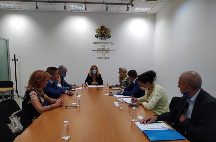 вицепремиерът марияна николова проведе работна среща асоциацията банките българия ббр