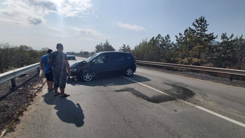 Пожар предизвика верижна катастрофа на подбалканския път (Видео, снимки)