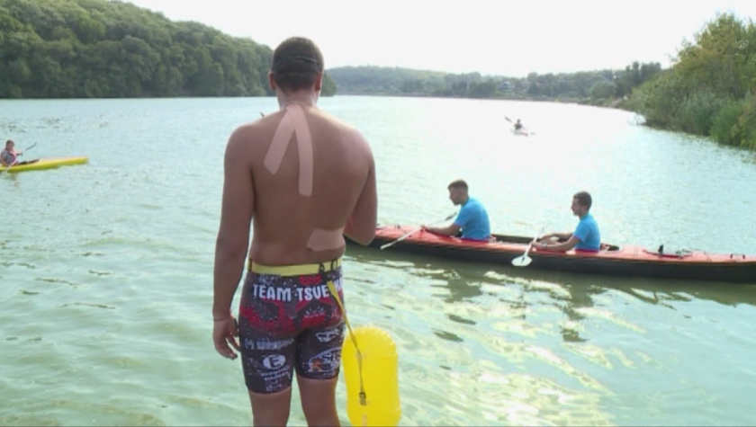 Русенец покорява рекорди и благотворителни каузи с плуване