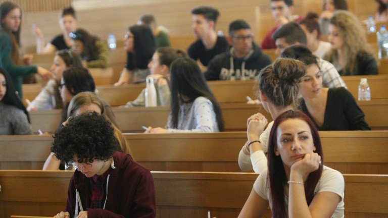 близо 500 български кандидат студенти продължават образованието чужбина