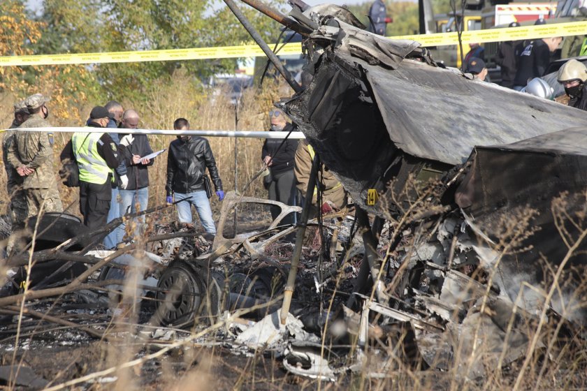 Откриха черните кутии на катастрофиралия самолет в Украйна